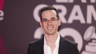 Edgar Barrera llega a la 24a entrega anual del Latin Grammy en Sevilla, España el 16 de noviembre de 2023. (Foto Vianney Le Caer/Invision/AP)