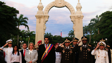 no hubo desfile militar y maduro anuncio que habra 4 millones de milicianos armados
