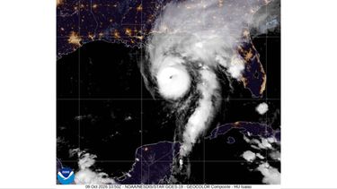 Esta imagen satelital del viernes 9 de octubre de 2026, proporcionada por la Oficina Nacional de Administración Oceánica y Atmosférica de Estados Unidos, muestra al huracán Isaias en el Golfo de México. (Oficina Nacional de Administración Oceánica y Atmosférica vía AP)