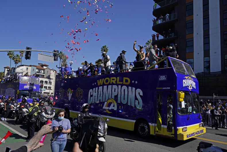 DEP-NFL RAMS-DESFILE