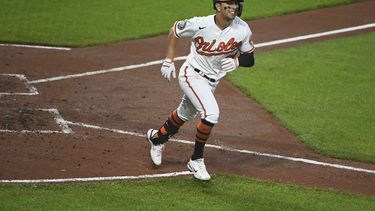 Orioles frenan a Mellizos, con jonrones de Mullins y Urías