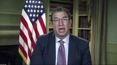 Funcionario de la Casa Blanca exhorta a jóvenes a vacunarse
