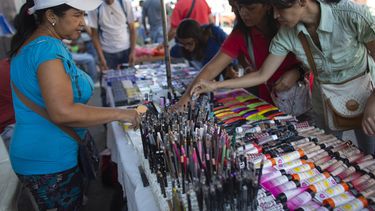 Venezuela: Maestros buscan segundos trabajos para sobrevivir