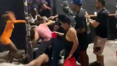 investigan por que policias municipales de san juan no intervinieron en trifulca en la placita de santurce