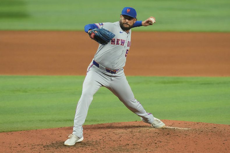 Sean Manaea, abridor de los Mets de Nueva Yorik, realiza un lanzamiento en la quinta entrada del juego del martes 8 de septiembre de 2026 ante los Marlins de Miami (AP Foto/Marta Lavandier)