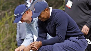Woods se enreda en polémica en el Riviera