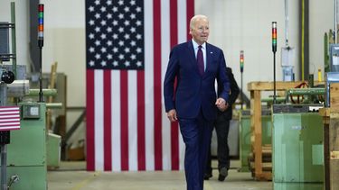 El presidente Joe Biden llega a la planta Auburn Manufacturing Inc. para pronunciar un discurso, el viernes 28 de julio de 2023, en Auburn, Maine. (AP Foto/Susan Walsh)