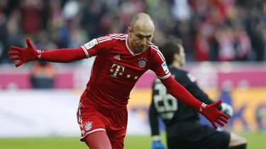 americateve | El jugador de Bayern Munich, Arjen Robben, festeja un gol contra Braunschweig por la Bundesliga el s&aacute;bado, 30 de noviembre de 2013, en Munich, Alemania. (AP Photo/Matthias Schrader)