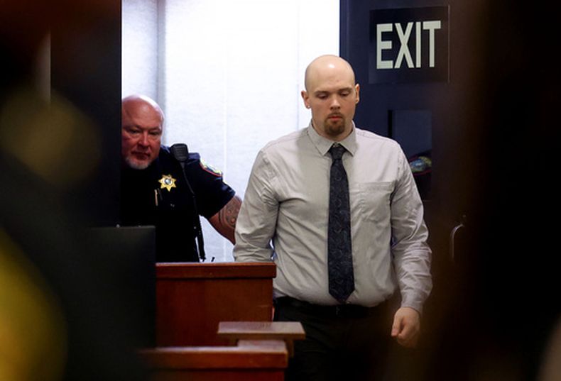 Tanner Horner entra a la corte el martes 7 de abril de 2026, en el Centro de Justicia Penal Tim Curry en Fort Worth, Texas. Horner se declaró culpable por el asesinato de Athena Strand, de 7 años, en noviembre de 2022. (Amanda McCoy/Star-Telegram vía AP, Pool)