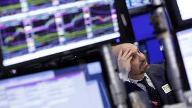 Wall Street cierra en alza tras jornada de altibajos
