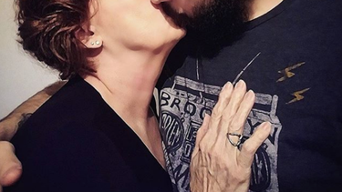 adolescente y abuela se conocieron en un restaurante. tres semanas despues se casaron