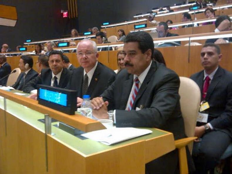 Nicolás Maduro, pidió en Nueva York al Gobierno de Estados Unidos que "rectifique la errática política de acoso" a su país y aseguró que acude por primera vez a la Asamblea General de la ONU para "llevar la verdad total" sobre Venezuel