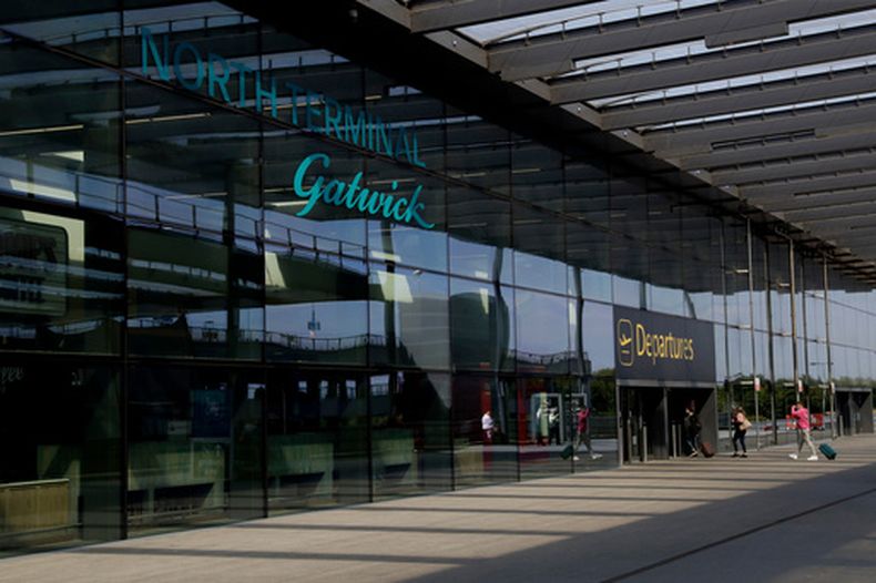 El Aeropuerto de Gatwick en Inglaterra el 22 de julio del 2020. (AP foto/Matt Dunham)
