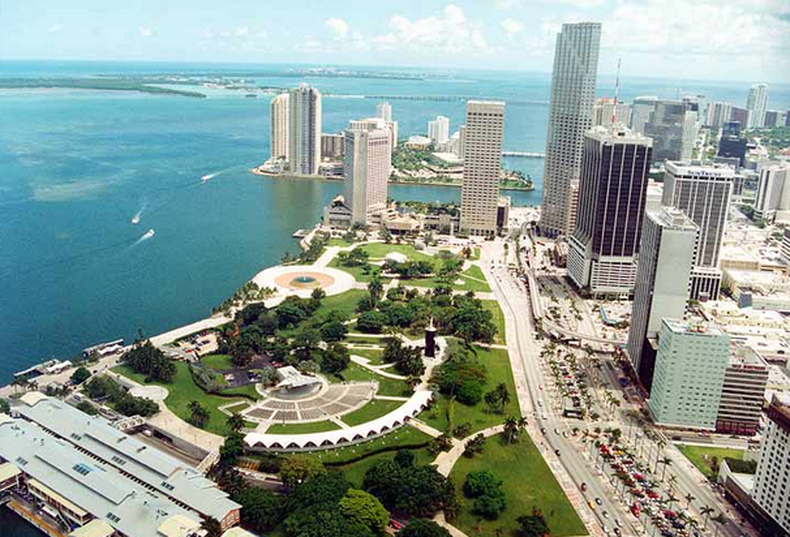 Trabajadores que exploraban 112 parques de la ciudad en busca de plomo, encontraron las zonas contaminadas. El director del parque dice que esta esperando mas resultados para tomar las medidas pertinentes.