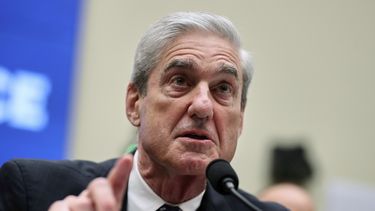El exdirector del FBI y fiscal especial, Robert Mueller, testifica ante el Comité de Inteligencia de la Cámara de Representantes sobre su informe sobre la interferencia rusa en las elecciones de EEUU, en el Capitolio, en Washington, el 24 de julio de 2019. (AP Foto/Andrew Harnik, Archivo)