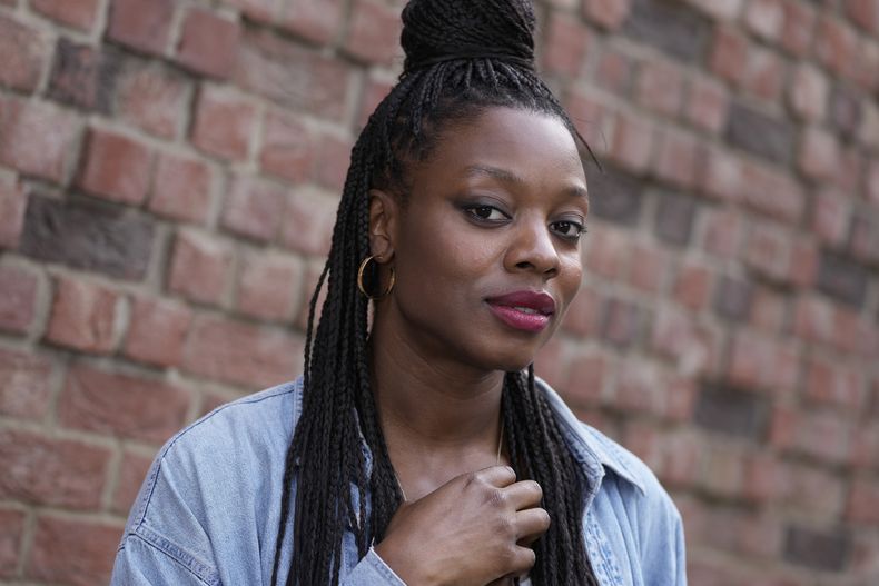 ARCHIVO - La directora Nia DaCosta posa para un retrato en Londres el 1 de septiembre de 2023 para promover The Marvels. (Foto AP/Kin Cheung, archivo)