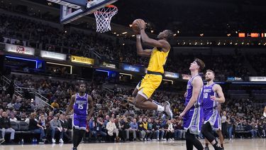 Hield colabora en triunfo de Pacers sobre Kings