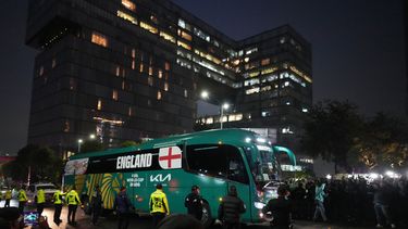 El equipo de la selección inglesa arriba al hotel de la Ciudad de México en la ronda de octavos de final de la Copa Mundial el viernes 3 de julio del 2026. (AP Foto/Eduardo Verdugo)
