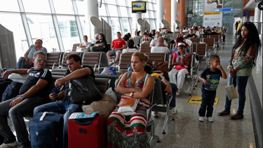 entre mulas y trabajadores: miles de cubanos varados en rusia por la covid-19