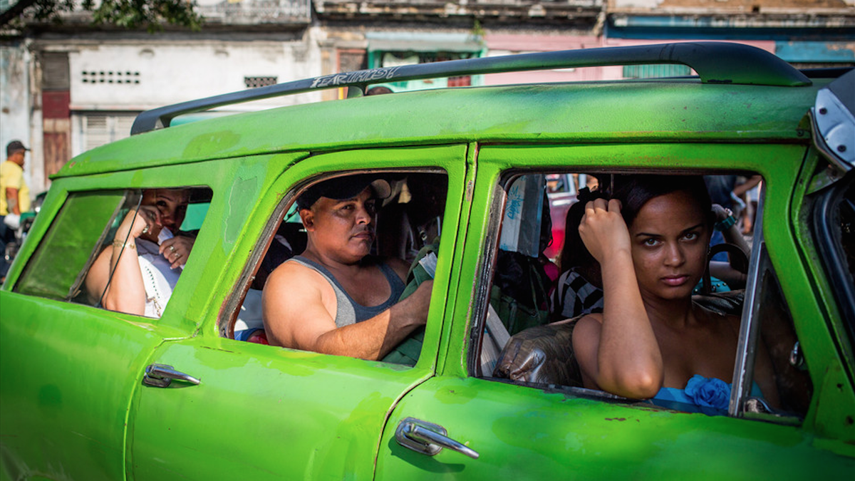 Негритянка такси. Гавана девушки. Такси Гавана. Такси в Перу. La bajada Куба.