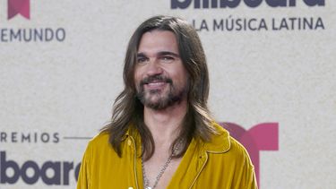 ARCHIVO - Juanes llega a los Premios Billboard de la Música Latina el jueves 23 de septiembre de 2021 en el Watsco Center en Coral Gables, Florida. Juanes lanzó su álbum Vida cotidiana el 18 de mayo de 2023. (Foto AP/Marta Lavandier, archivo)