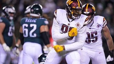Los Commanders ponen fin a temporada perfecta de los Eagles