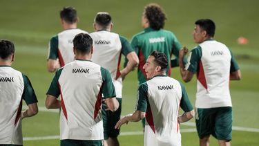 Guardado entrena de cara al partido ante Arabia Saudí
