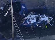 eeuu: helicoptero se estrella en filadelfia y las 4 personas a bordo sobrevivieron
