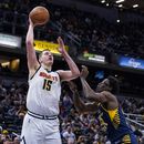 Con 37 puntos de Jokic, Nuggets supera a Pacers
