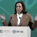 ARCHIVO - La vicepresidenta Kamala Harris ofrece un discurso durante la Cumbre Climática de la ONU COP28, el sábado 2 de diciembre de 2023, en Dubái, Emiratos Árabes Unidos. (AP Foto/Kamran Jebreili, archivo)