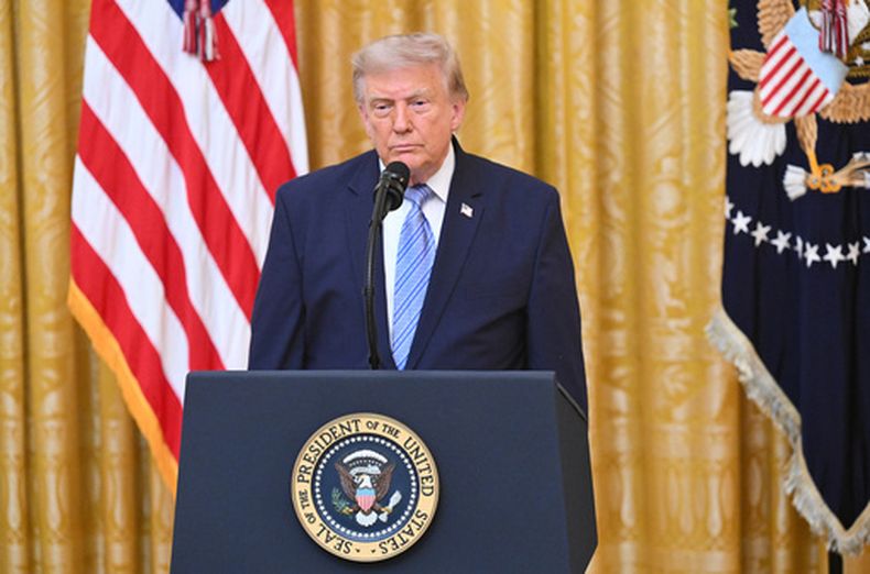 El presidente de EEUU, Donald Trump, hace una pausa tras pronunciar un discurso en la Casa Blanca, en Washington, el jueves 16 de julio de 2026. (Saul Loeb/Pool vía AP)
