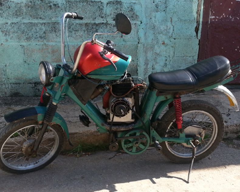 riquimbili moto hibrida cuba.jpg