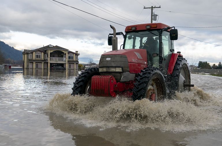Columbia Británica restringe gasolina tras inundaciones