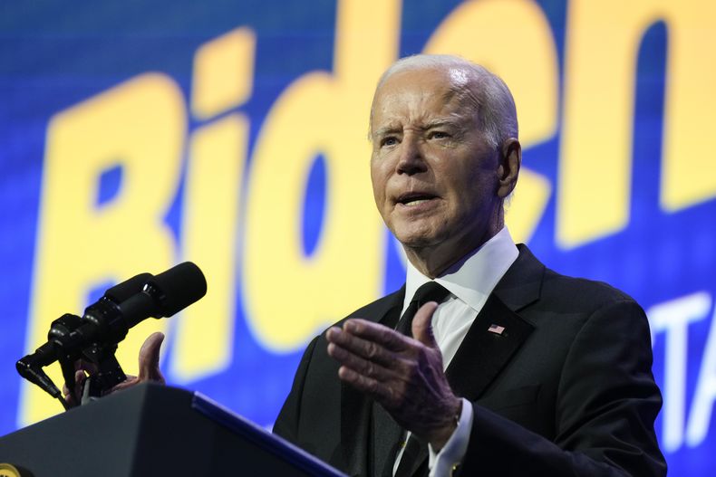 El presidente Joe Biden habla en la Cena Nacional de la Campaña de Derechos Humanos de 2023, el sábado 14 de octubre de 2023, en Washington. (AP Foto/Manuel Balce Ceneta)