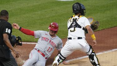 Rojos doblegan a Piratas; Moustakas consigue 2 jonrones