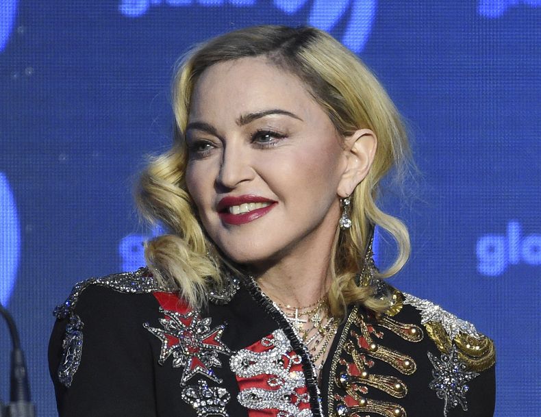 FILE - Madonna en la 30a edición de los premios GLAAD Media en Nueva York el 4 de mayo de 2019, en Nueva York. Madonna publicó el 10 de julio de 2023 en redes sociales que está en vías de recuperación tras haber sido hospitalizada y posponer el comienzo de su gira Celebration. (Foto Evan Agostini/Invision/AP, archivo)