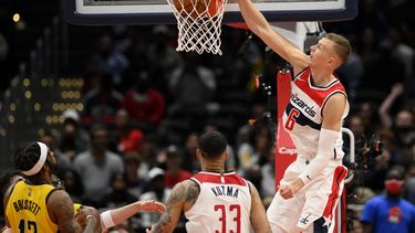 Porzingis anota 25 puntos ante Pacers en debut con Wizards