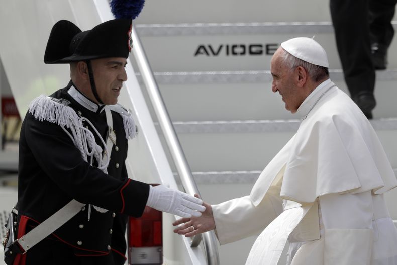 EUR-GEN_PAPA-FATIMA-1.jpg