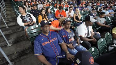 padres de yordan alvarez viajaron desde cuba  a eeuu para verlo jugar con los  astros de houston