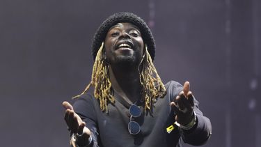 Eric Burton de Black Pumas durante su concierto en el Corona Capital en la Ciudad de México el sábado 16 de noviembre de 2024. (Foto AP/Eduardo Verdugo)