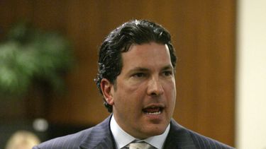 americateve | El abogado Joseph Tacopina ofrece su presentaci&oacute;n final en un juicio el 16 de abril de 2007 en New Brunswich, Nueva Jesey. Tacopina forma parte de un grupo que comprar&aacute; al club italiano Bologna, se inform&oacute; el 15 de octubre de 2014.  (