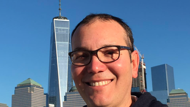 cubano residente en eeuu viajo a la isla,  participo en un debate de la constitucion en su barrio y la policia lo cito al otro dia