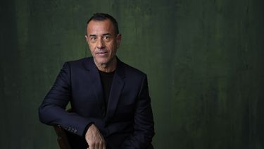 Matteo Garrone posa para un retrato en el almuerzo de nominados a la 96a edición de los Premios de la Academia el 12 de febrero de 2024, en el Hotel Beverly Hilton en Beverly Hills, California. (Foto AP/Chris Pizzello)