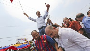Guaidó: la salida de la crisis será con mucha presión