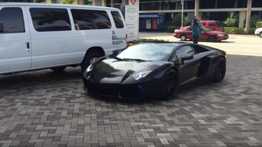 los autos de yoenis cespedes causan sensacion en la fanaticada