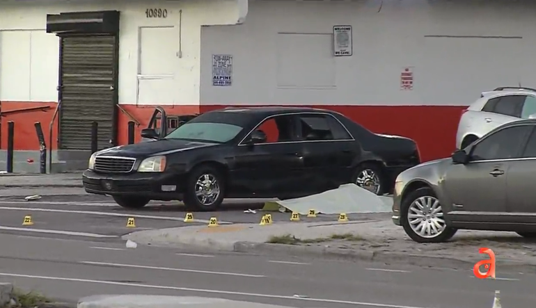 Hombre muere y varias mujeres quedan heridas en balacera en un bar de Miami
