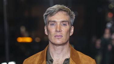 Cillian Murphy posa a su llegada al estreno de la película Small Things Like These el jueves 24 de octubre de 2024 en Londres. (Foto Scott A Garfitt/Invision/AP)