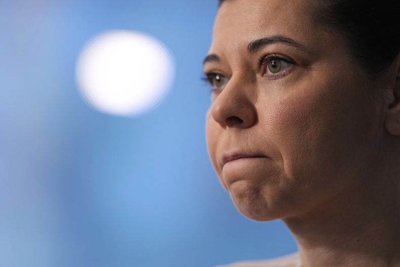 Dani Dumitriu habla con reporteros en su oficina en Nueva York el 20 de marzo del 2025. (AP foto/Seth Wenig)