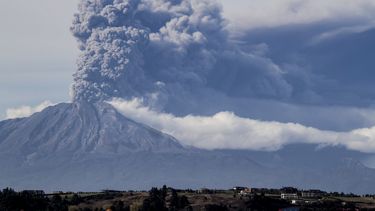 chile: preocupa el volcan calbuco ante llegada de lluvias