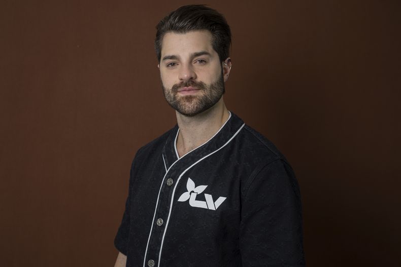 El DJ y productor brasileño Alok posa para un retrato el miércoles 13 de septiembre de 2023, en Nueva York. (Foto AP/Gary Gerard Hamilton)